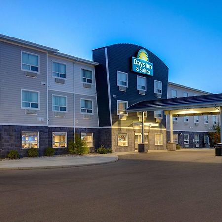 Days Inn & Suites By Wyndham Warman Exterior photo