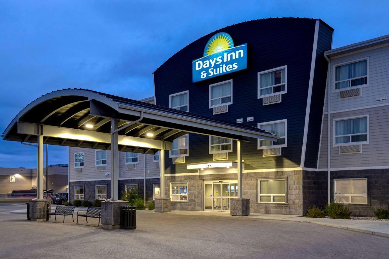 Days Inn & Suites By Wyndham Warman Exterior photo