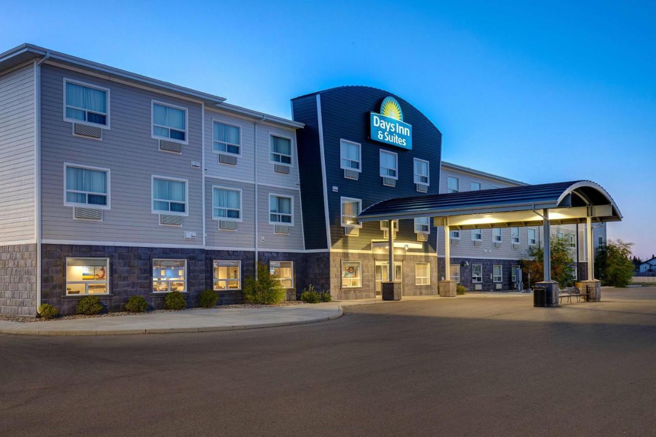 Days Inn & Suites By Wyndham Warman Exterior photo