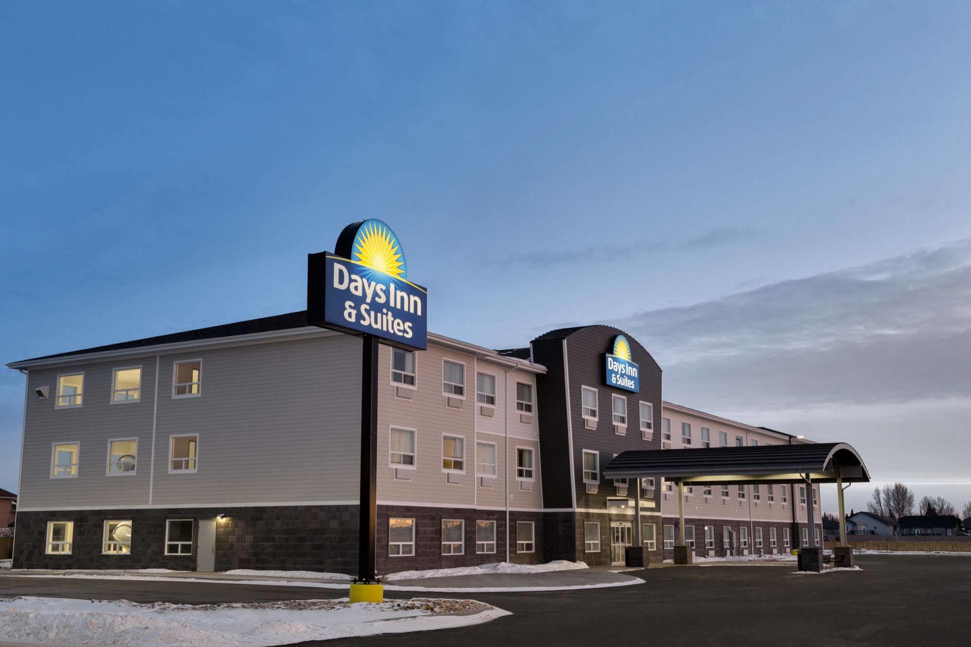 Days Inn & Suites By Wyndham Warman Exterior photo